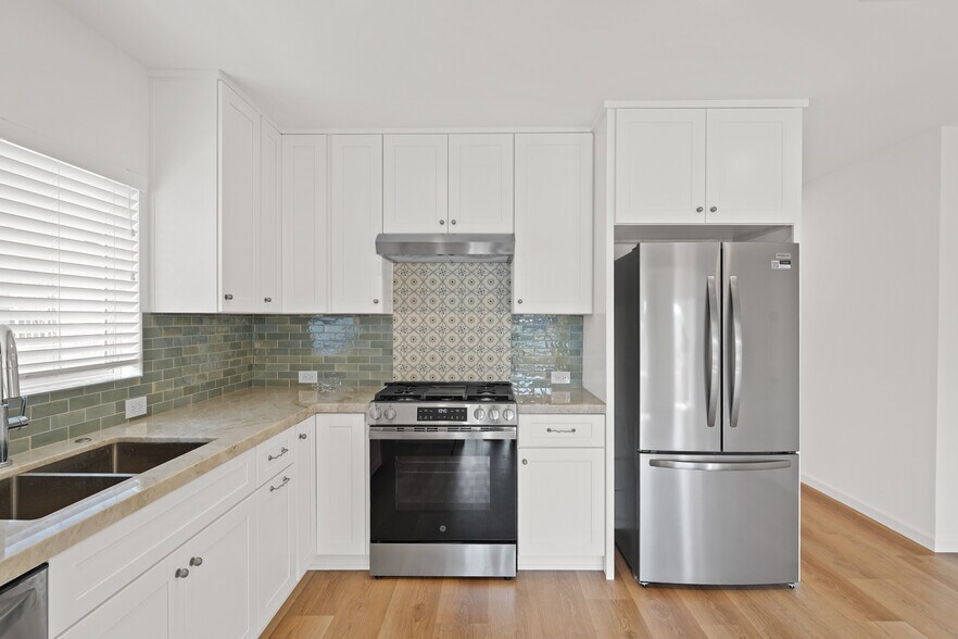 Building Photo - 4425 3rd Ave