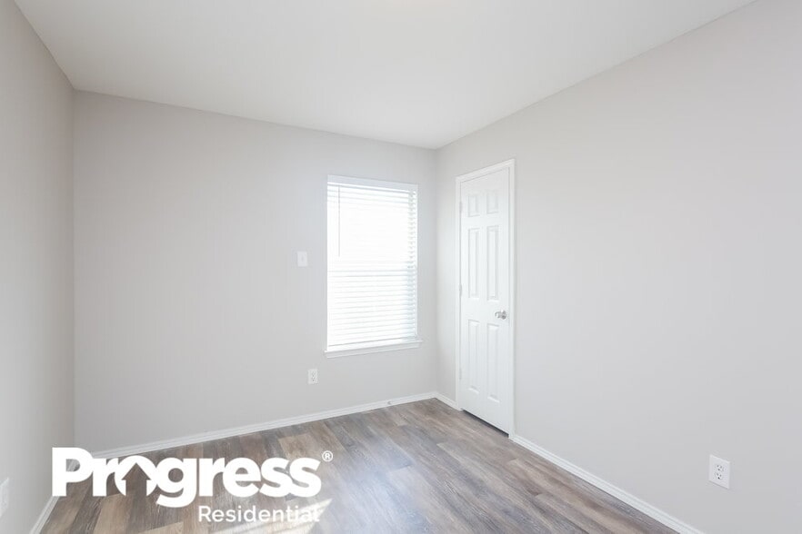 Building Photo - 308 Oak Meadow Ln