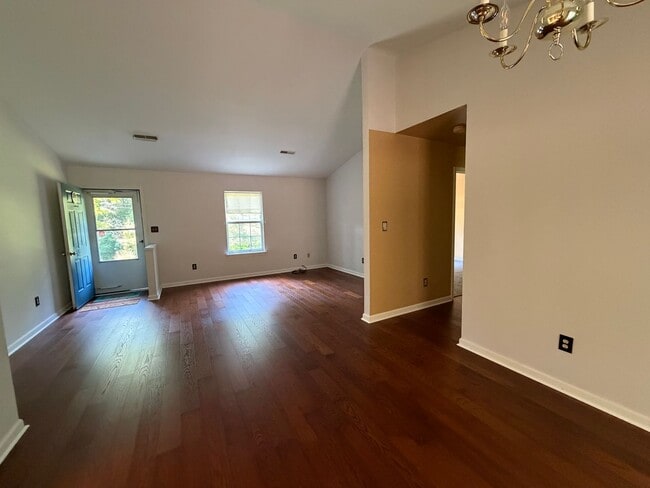 Building Photo - 137 Snapdragon Rd