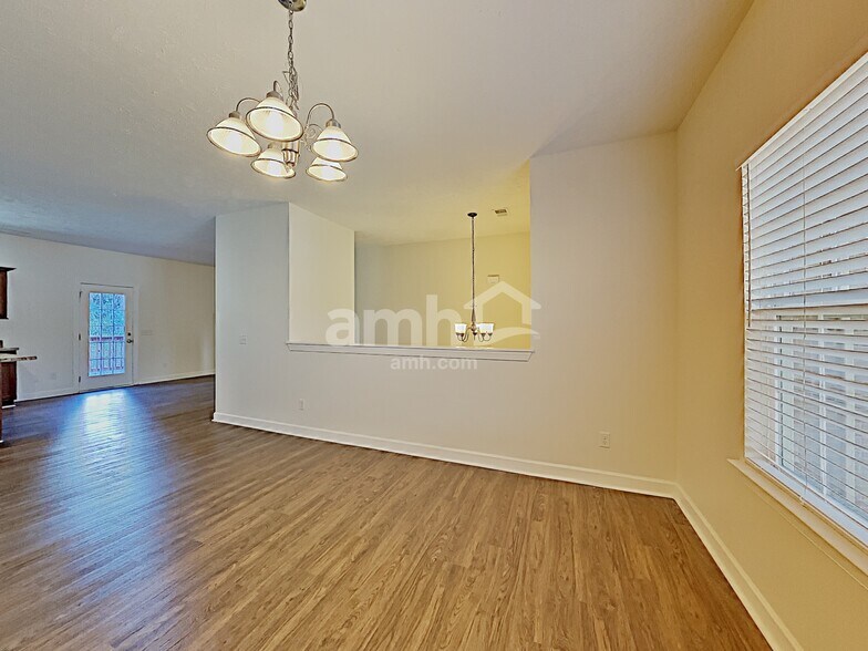 Building Photo - 1409 Napa Pt W