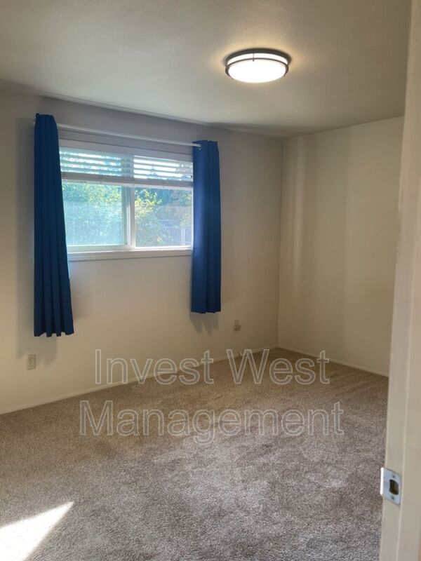 Building Photo - 2313 NE 156th Ave