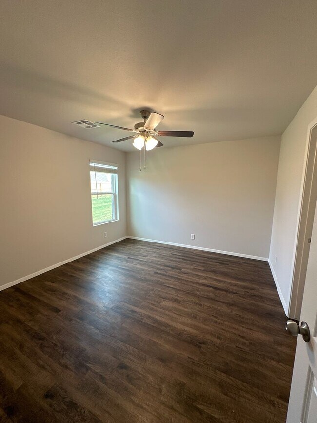 Building Photo - Now Pre-Leasing! Your Next 4-Bedroom, 2-Bath Home in Broken Arrow Awaits!