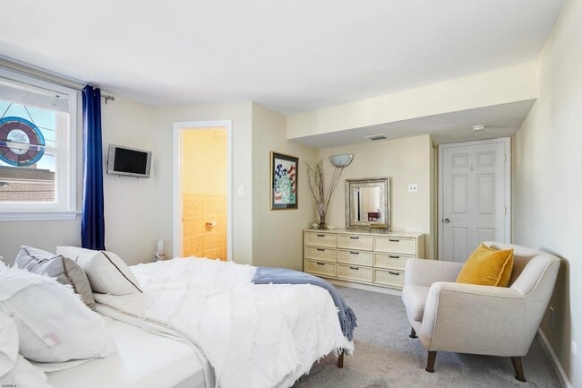 Building Photo - 9801 Ventnor Ave