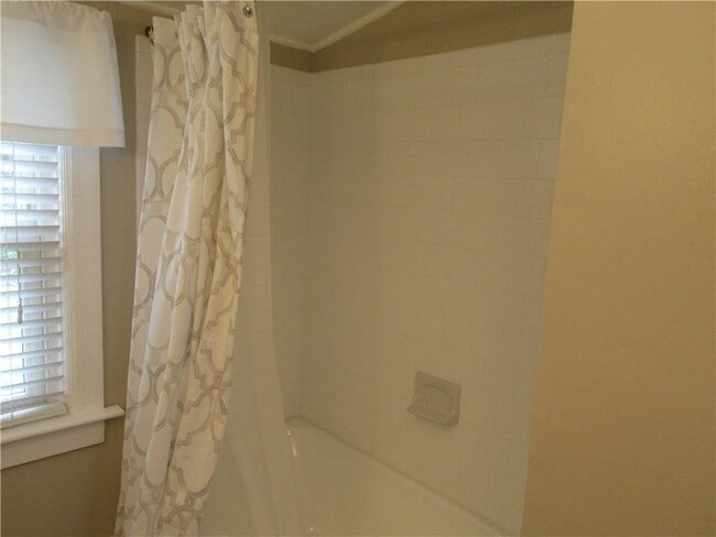 Building Photo - 5443 Post Rd