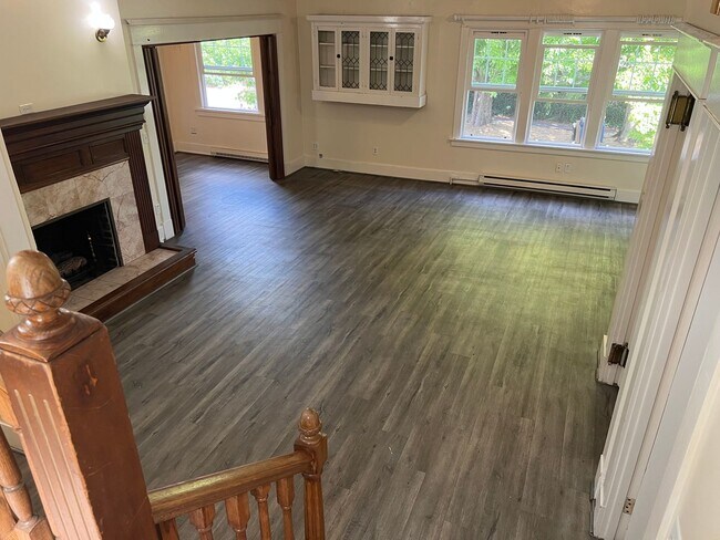 Primary Photo - 12 Bedroom 8 1/2 Bathroom plus parking and...