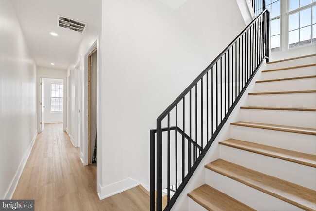 Building Photo - 5237 McKean Ave