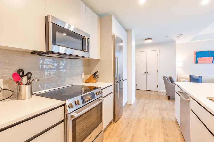 Building Photo - 131 Seaport Blvd