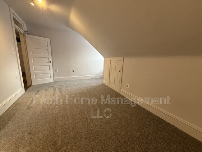 Building Photo - 125 E State St