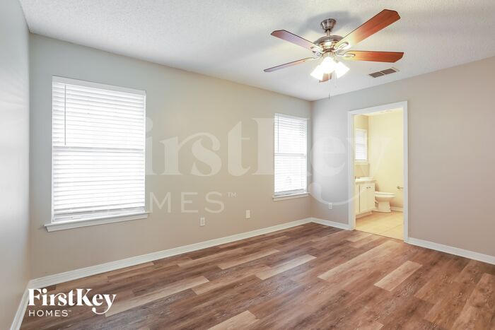 Building Photo - 7341 Ironside Dr N