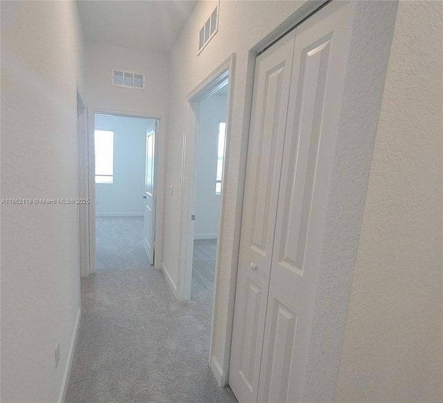 Building Photo - 390 SE Crossoak Ln