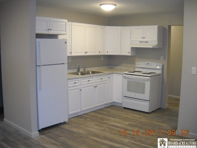 Building Photo - 106 Chautauqua Ave