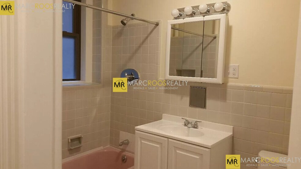 Building Photo - 1475 Beacon St