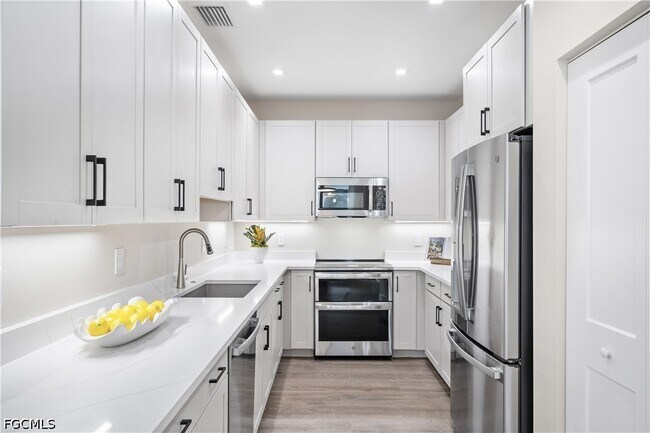 Building Photo - 13068 Georges Cay Pl