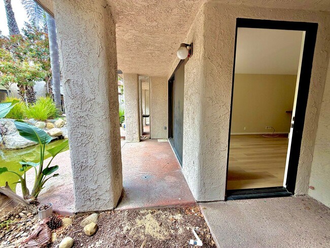 Building Photo - 1157 Via Montoya