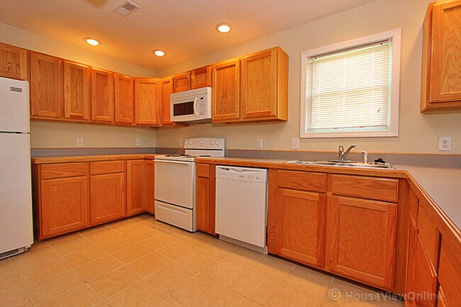 Building Photo - Spacious 2 Bedroom in Cape