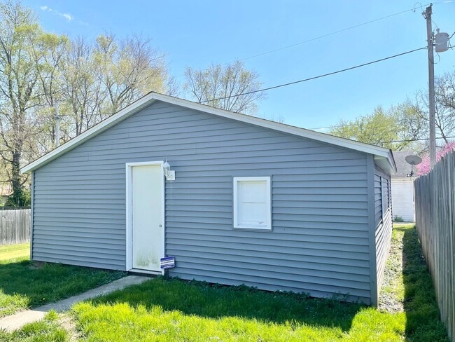 Building Photo - East Side Gem – Spacious 2BR Home with 2 C...