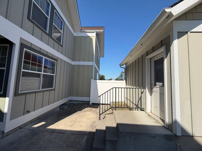 Building Photo - 2 Story West Side Kalispell Townhouse
