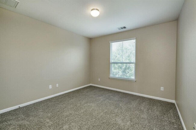 Building Photo - 13400 Briarwick Dr