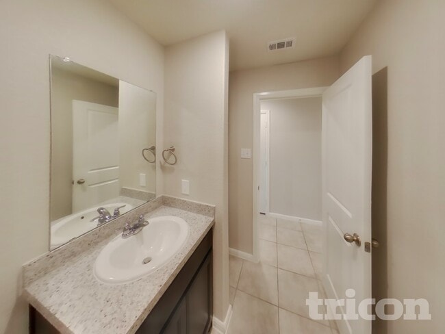 Building Photo - 8832 Ring Gold Dr