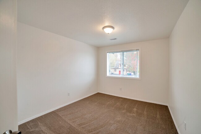 Building Photo - Vista Residence