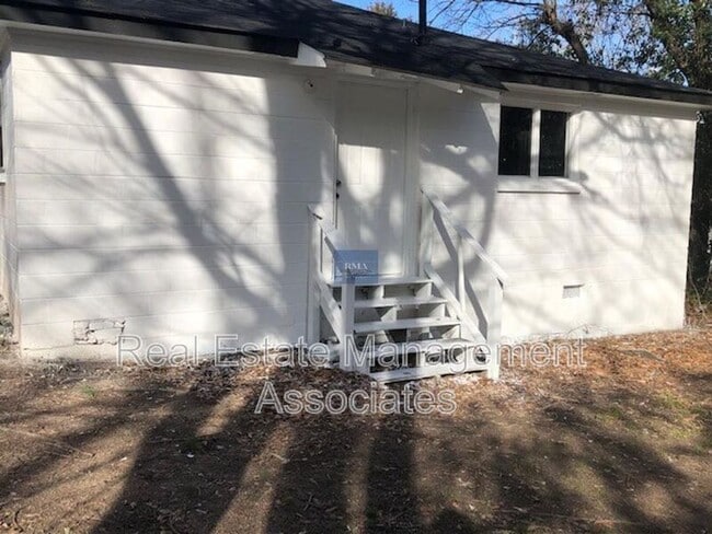Building Photo - 612 N 9th St