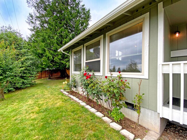 Building Photo - 835 S 76th St