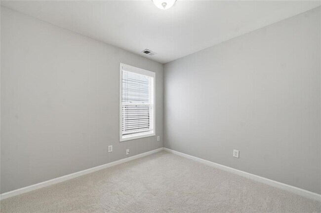 Building Photo - 3685 Silver Springs Rd