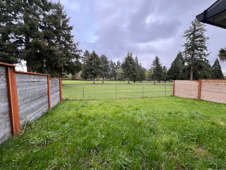 Building Photo - 20647 NW Lapine Way