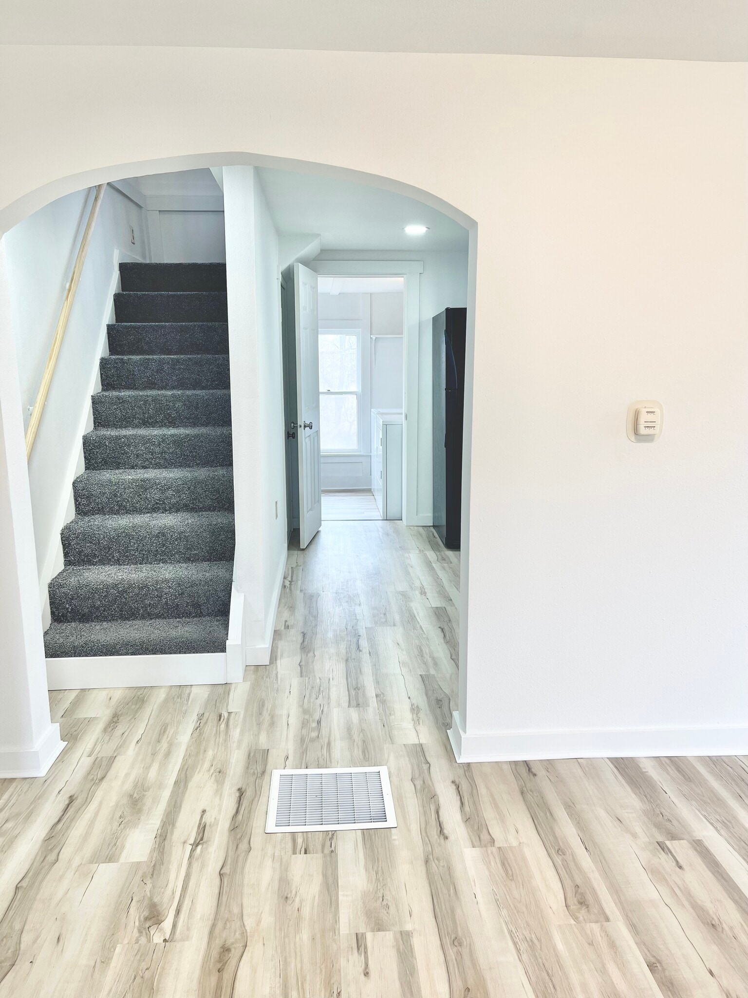 Building Photo - 210 Main St