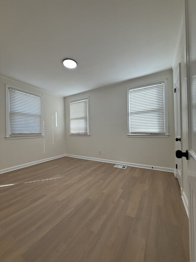 Building Photo - 15 Bradley Dr