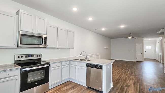 Building Photo - 403 Edgebrook Dr