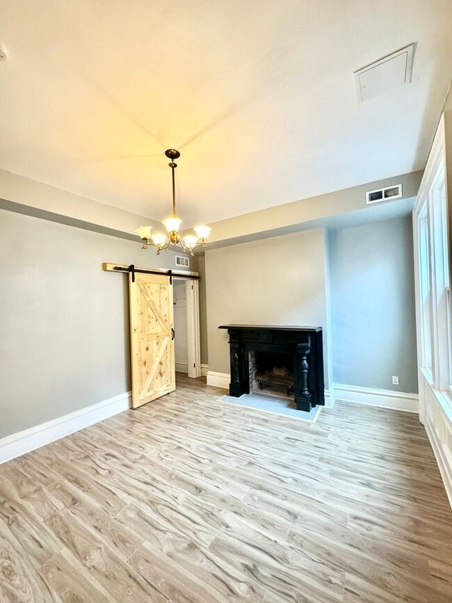 Building Photo - renovated 4 bedroom and 2 bathroom townhouse