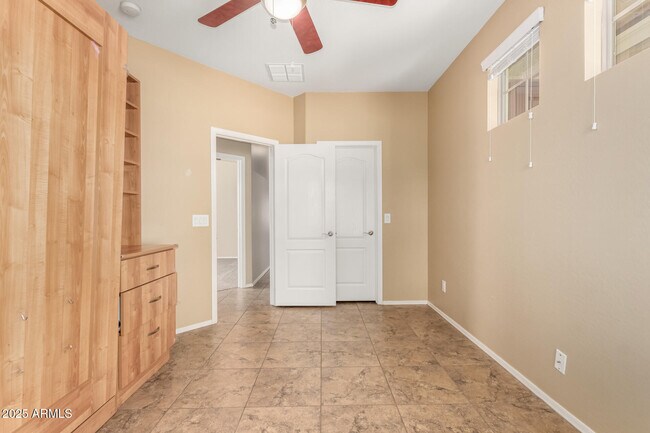 Building Photo - 2806 E Trigger Way