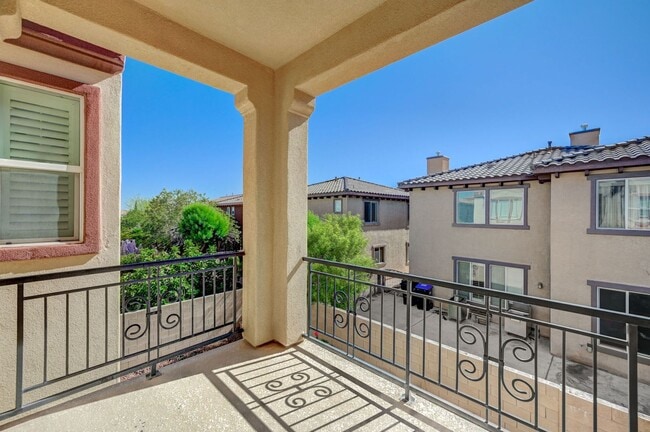 Building Photo - Stunning Rhodes Ranch Four Bedroom