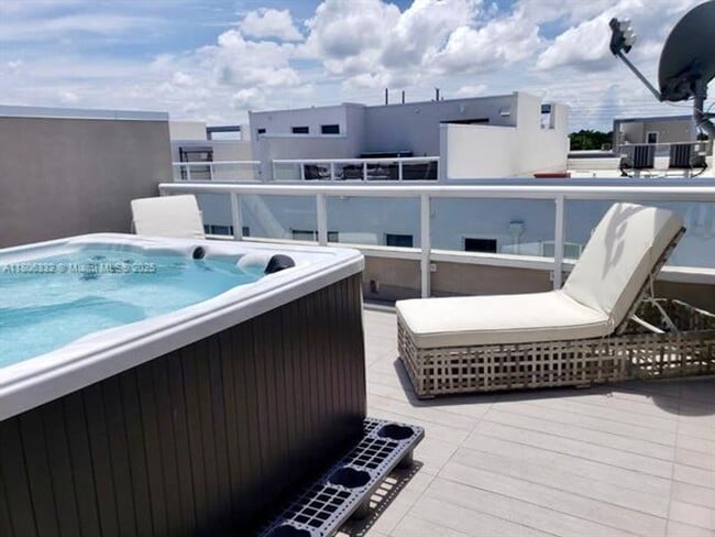 Building Photo - 6660 NW 105th Ct