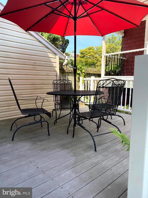 Building Photo - 18 Thomas Ave