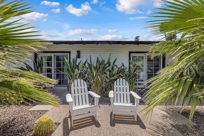 Building Photo - Mid-century modern home in Arcadia with pr...