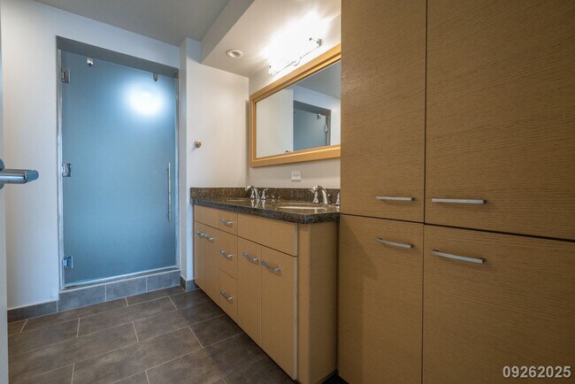 Building Photo - Luxury 3 Bed 2 Bath in the Allure