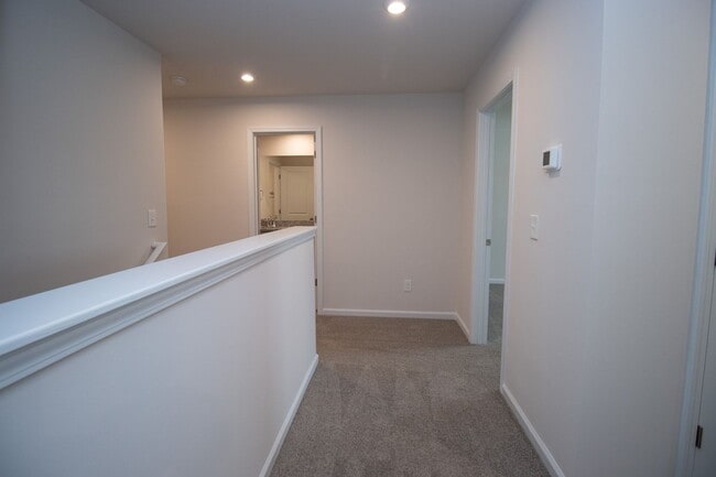Building Photo - Spacious 4-Bedroom Home - Convenient to Fo...