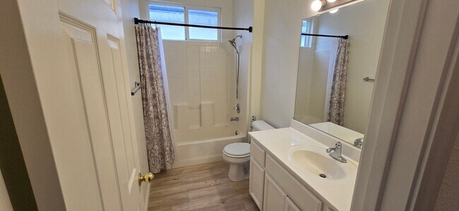 Building Photo - EPIC REA: 3 Bed/2.5 Bath Modern Comfort in a Prime Fairfield Location!