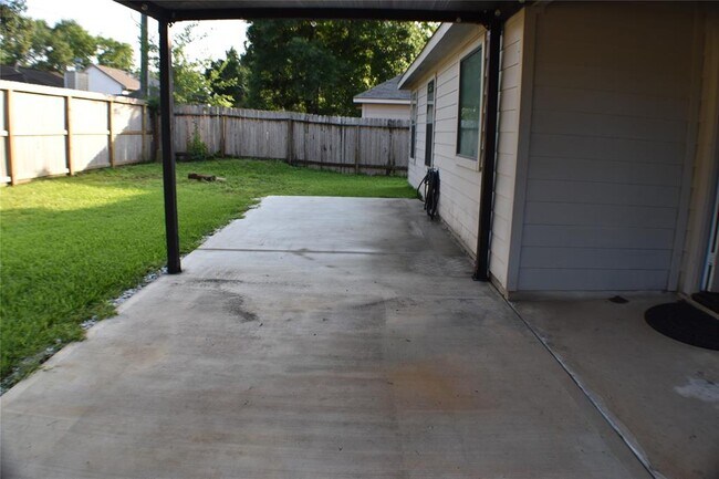 Building Photo - 2602 Lexington Park Dr