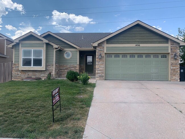 Primary Photo - BEAUTIFUL, SPACIOUS, 4 BEDROOM, 3 BATHROOM...