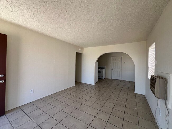 Building Photo - P412