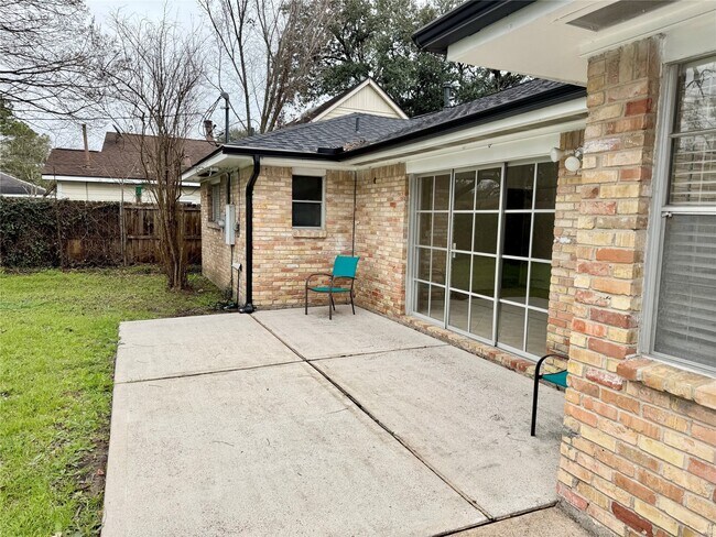 Building Photo - 8218 Edgemoor Dr