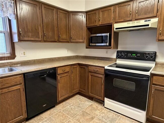 Building Photo - 820 Jacoby Rd