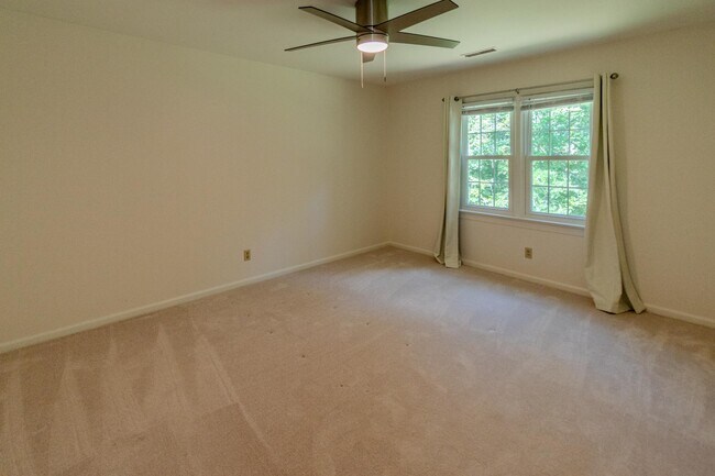 Building Photo - 428 Ingleside Dr