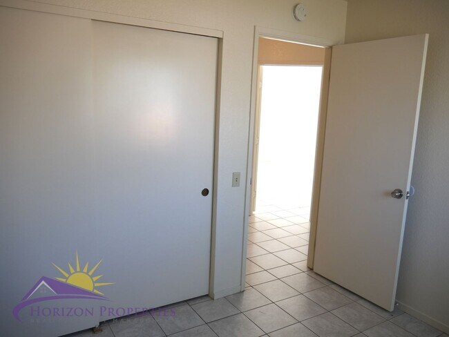 Building Photo - Bright 3 Bed 2 Bath 1,477 Sq. Ft. Sacramen...