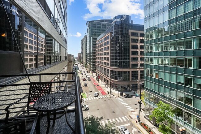 Building Photo - 130 S Canal St