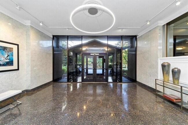 Building Photo - 3060 Pharr Ct N Northwest