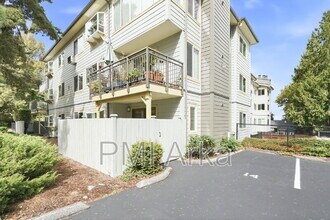 Building Photo - 9800 Roosevelt Way NE